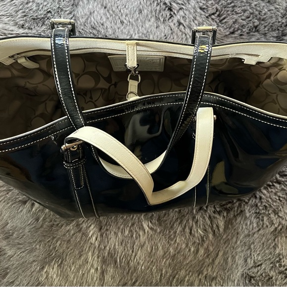 Coach -  Stylistic Vintage Black Patent Leather Bag - Picture 7 of 9